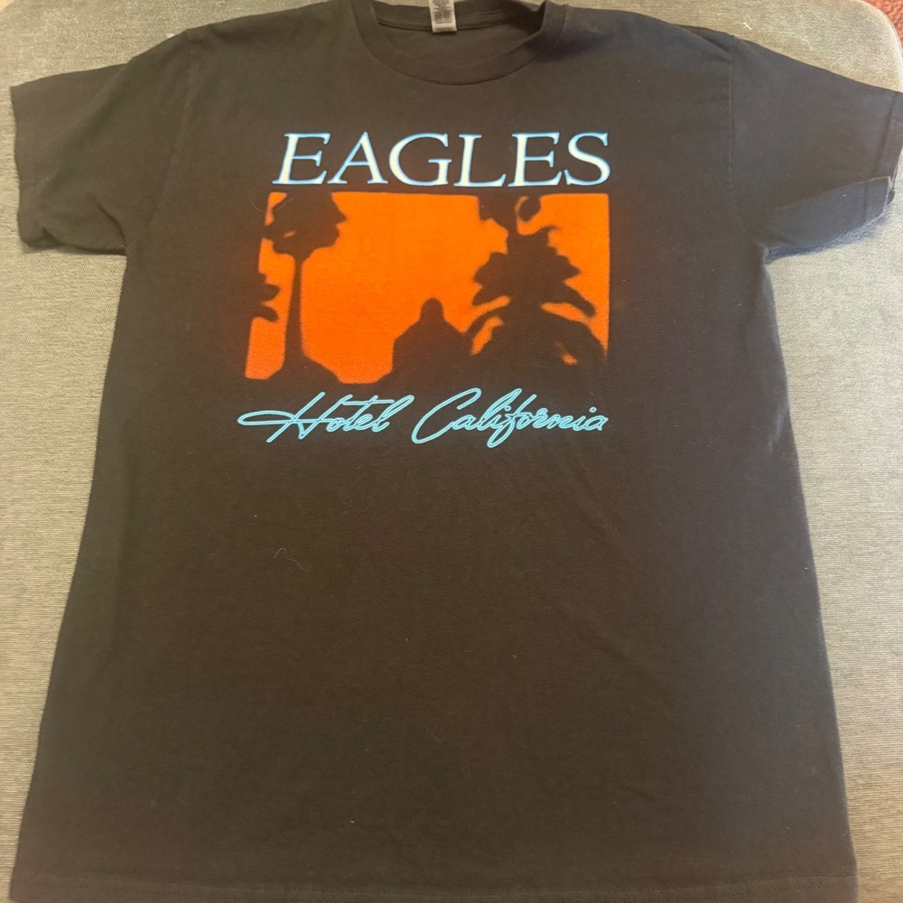 Eagles Hotel California Tour 2022 Graphic T-Shirt Black Mens Size Medium‎ Gildan